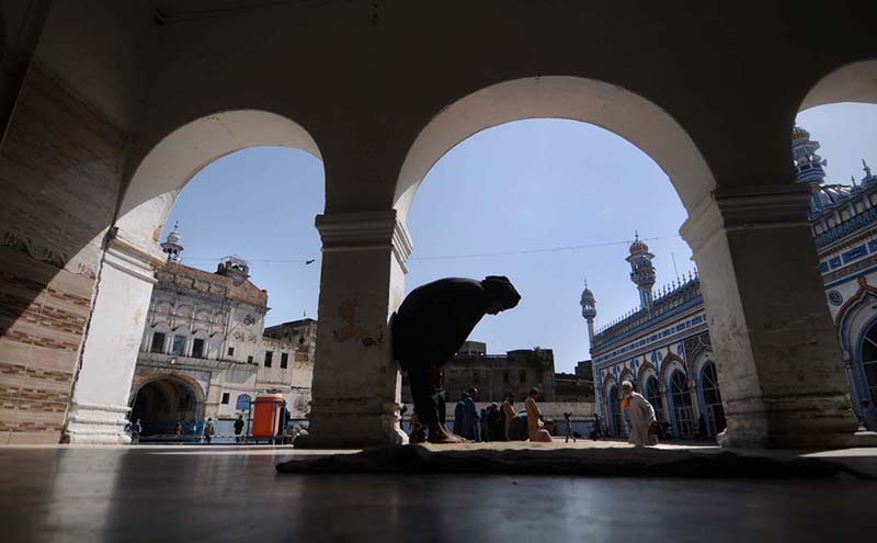 A person performing Salah during Holy month of Ramazan ul Mubarak at Qadeemi Jamia Masjid.
