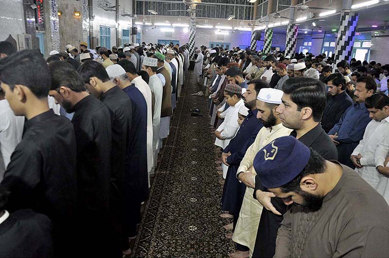 A large number of faithful offering Eidul Fitr prayers at Jamia Masjid Ziaul Aloom