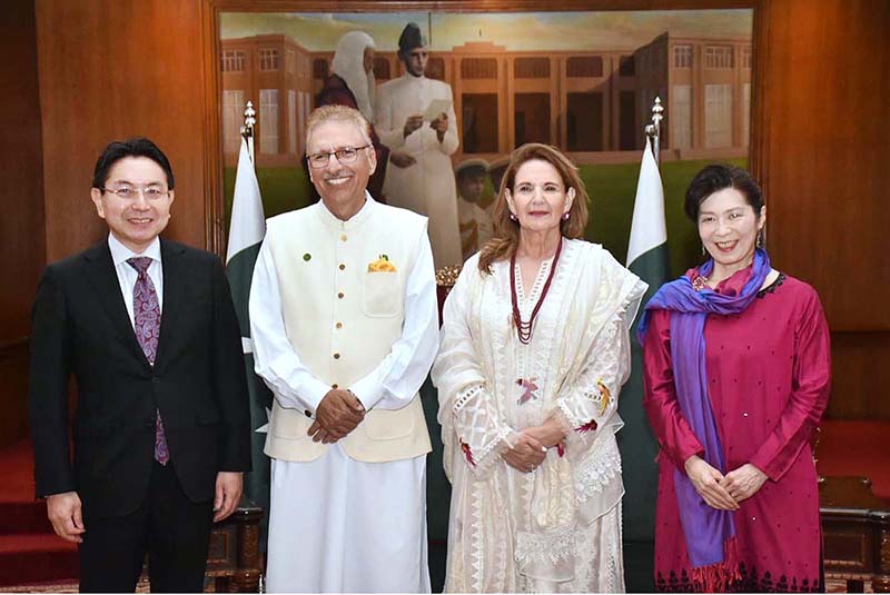 President Dr Arif Alvi exchanging Eid greetings with people from different walks of life, including diplomats, at an Eid Milan event, at Governor House