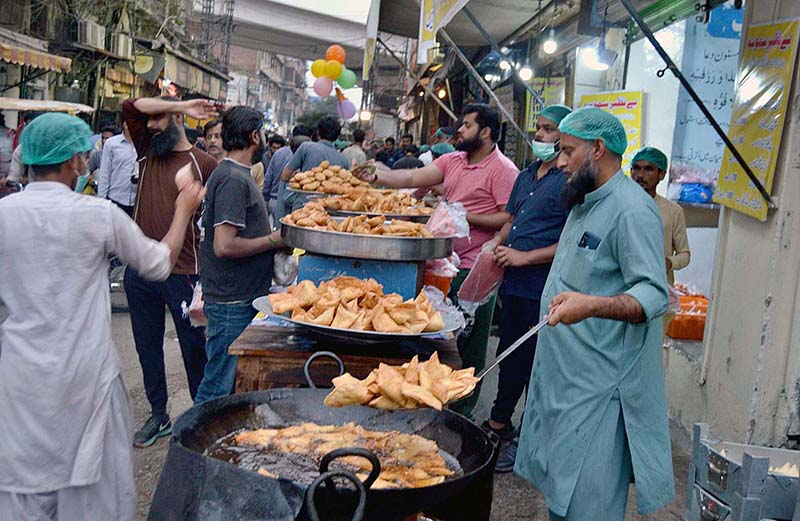 A vendor busy in frying ‘samosas’ for iftari during Holy fasting month of Ramazan.