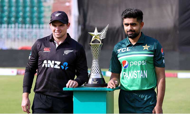 New Zealand's skipper Tom Latham, left and his Pakistani counterpart Babar Azam pose for a photo with the trophy of One-Day International Cricket match series