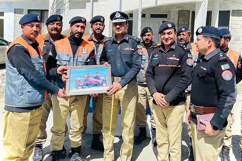 Tourist Police presenting a painting to Inspector General of Police Gilgit-Baltistan Dar Ali Khan Khattak during his visit