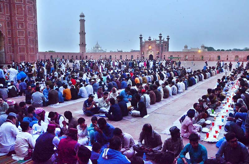 A large number of people waiting for the Azan-e-Maghrib to break their fast at Badshahi Mosque