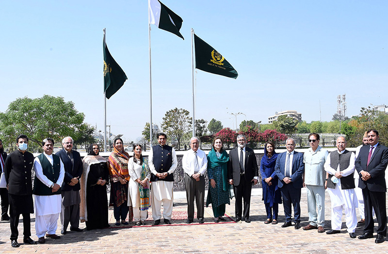 Speaker National Assembly Raja Pervez Ashraf in group photo on the occasion of the Golden Jubilee of the Constitution along with members of the Golden Jubilee Celebrations Advisory Committee after laying wreaths at the Monument to the Unsung Heroes of Democracy.