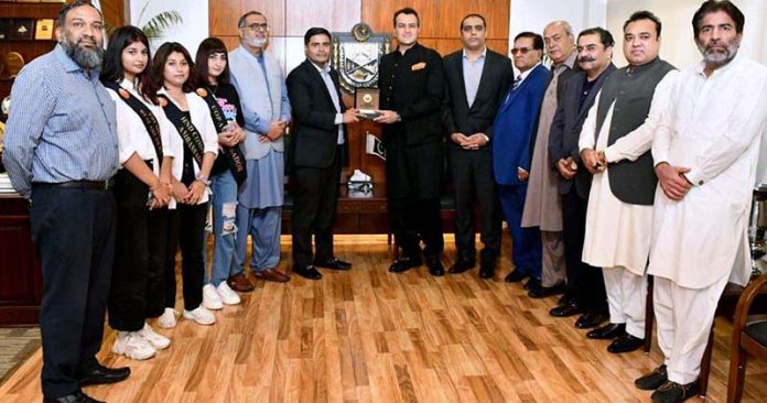 Ahsan Zafar Bakhtawari, President Islamabad Chamber of Commerce and Industry presenting souvenir to Waleed Mushtaq CEO, Metropolitan International University College & Roots International School System during his visit to ICCI. Faad Waheed Senior Vice President, Engr. Azhar ul Islam Vice President ICCI Zafar Bakhtawari, Abdul Rehman Siddiqui and others are also present in the picture.