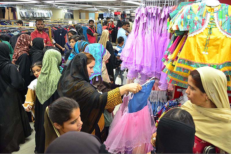 Customers doing shopping in preparation for the upcoming Eid-ul-Fitr at chase shopping center organized by Alkhidmat Foundation