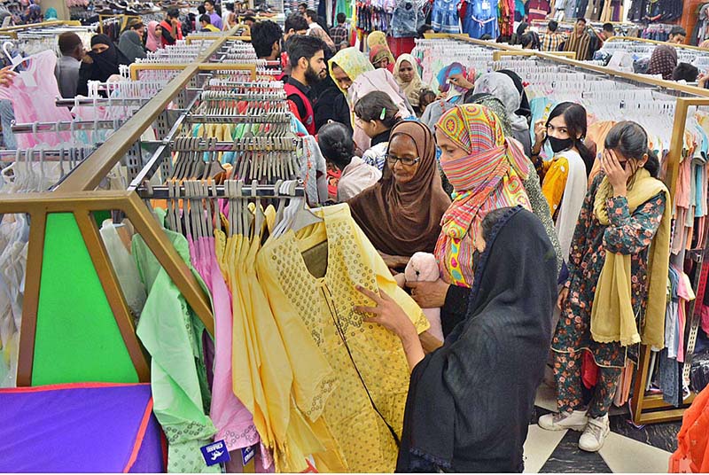 Customers doing shopping in preparation for the upcoming Eid-ul-Fitr at chase shopping center organized by Alkhidmat Foundation