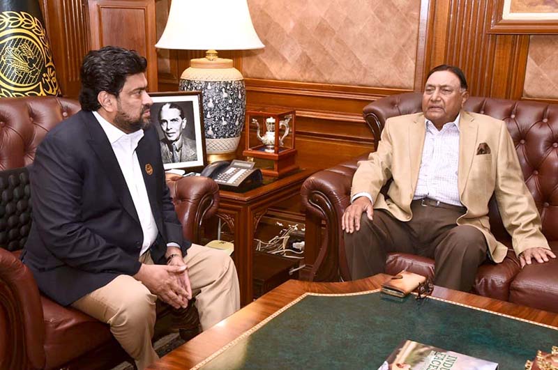 Former Sindh Governor Lef. Gen.(R) Moin Uddin Haider calls on Sindh Governor Kamran Tessori at Governor House