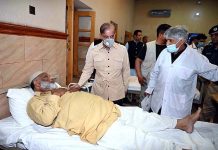 Prime Minister Muhammad Shehbaz Sharif meets patients in jail hospital and enquires about their health at Central Jail, Kot Lakhpat
