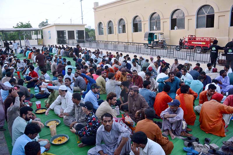 Porters breaking their fast during the holy month of Ramazan at Cantt Station