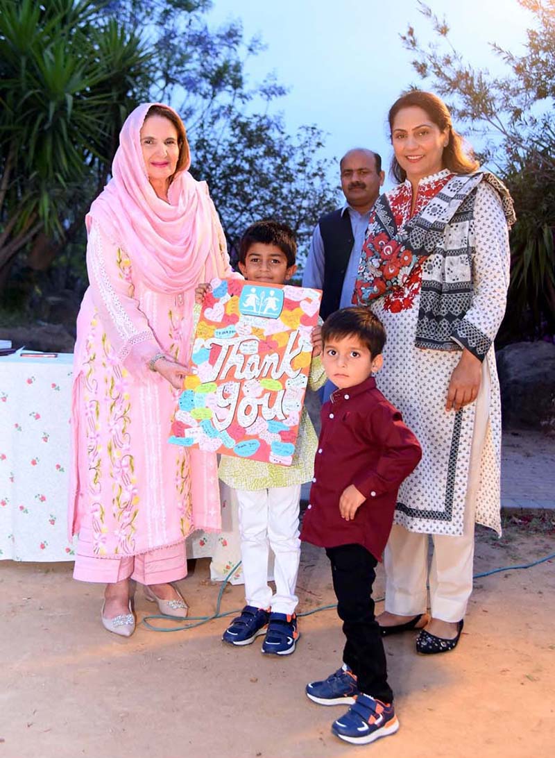 First Lady Begum Samina Alvi interacting with the children of the SOS Village on the occasion of Iftar-Dinner