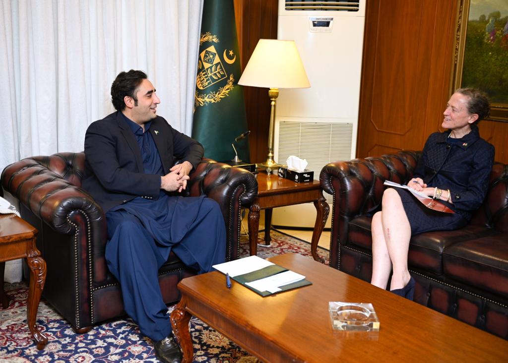 FM for enhanced Pak-Canada bilateral cooperation