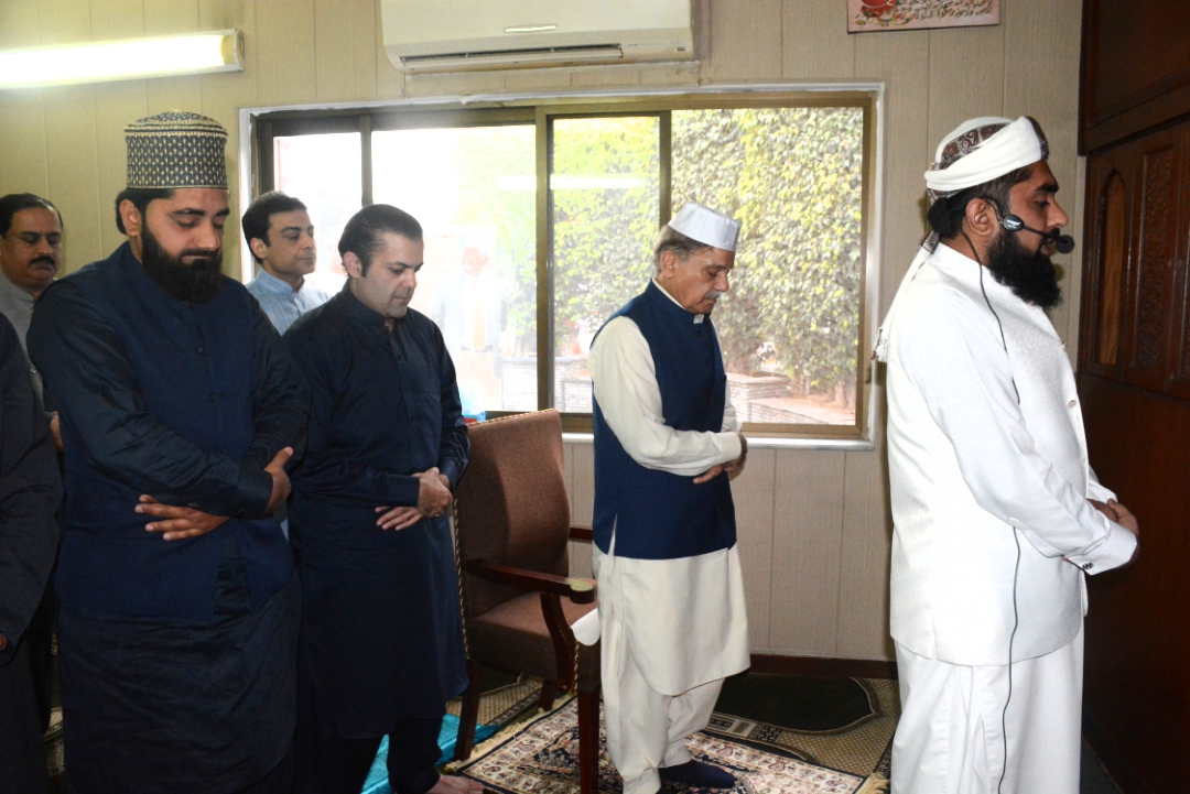 PM offers Eid prayer in Lahore; prays for country's peace, prosperity