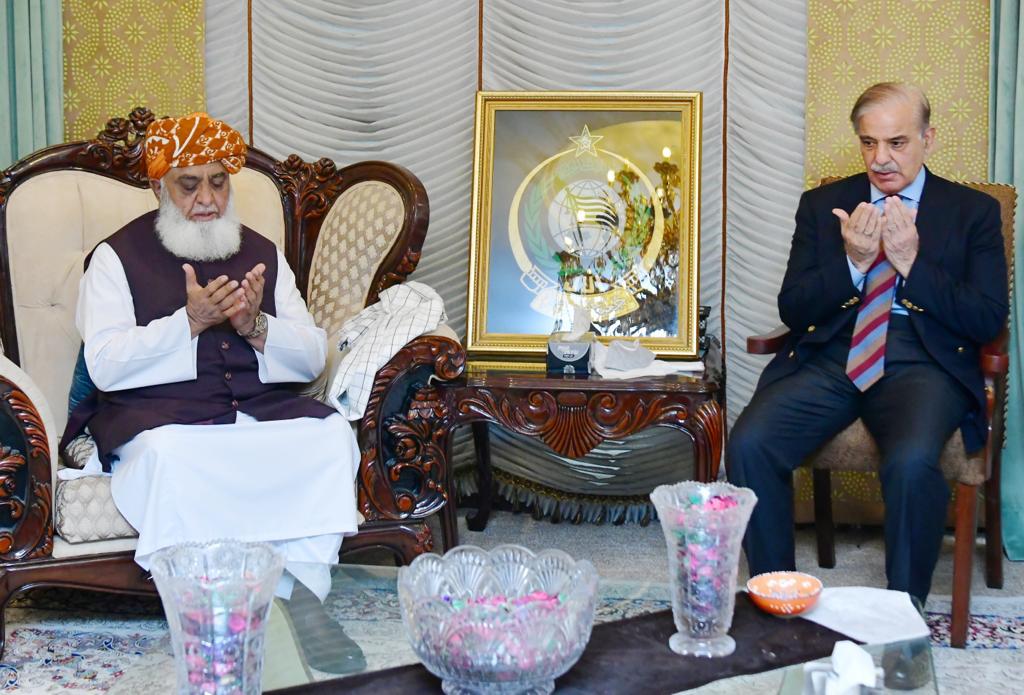 PM offers condolence on demise of Mufti Abdul Shakoor