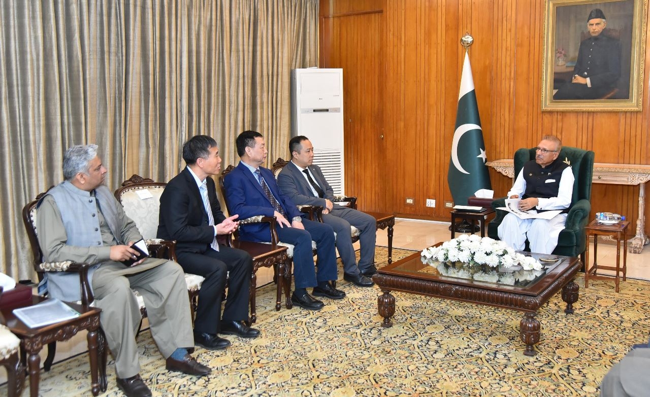 President urges foreign investors to benefit from Pakistan's pro-investment policies
