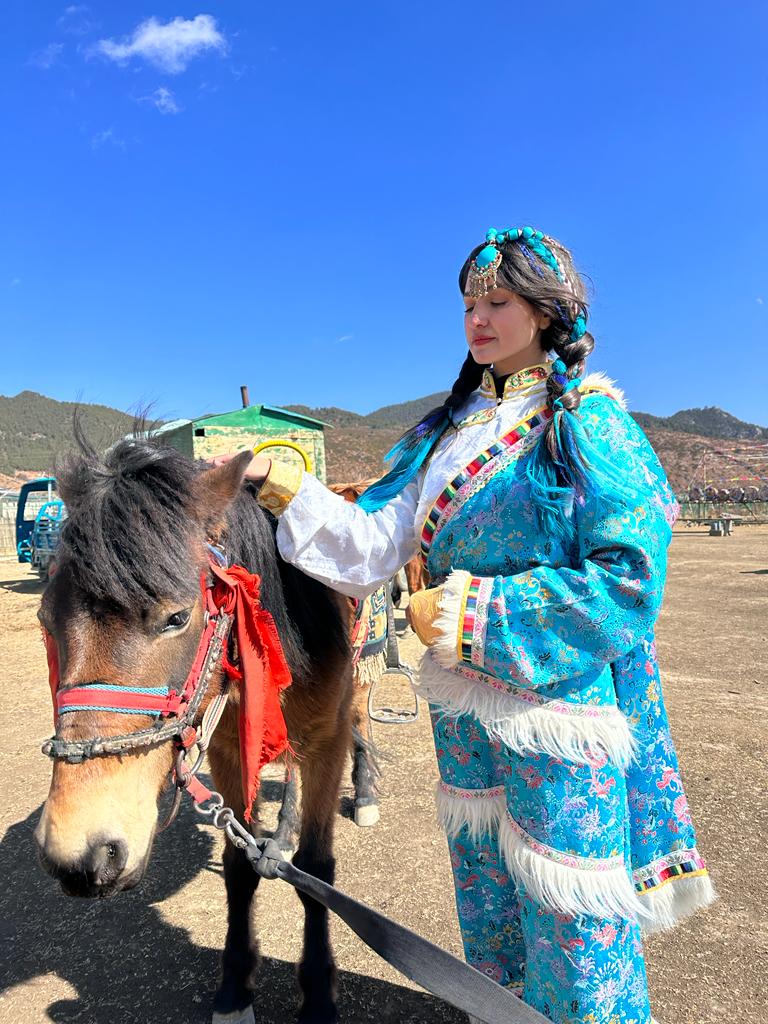 Pakistani student promoting Pak-China traditional friendship through vlogs