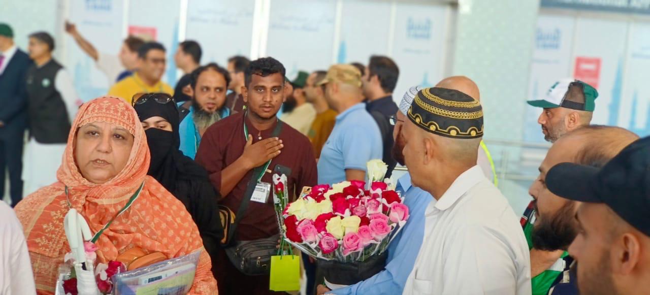 Pakistani Hajj Pilgrims reach Madinah residences, warmly welcomed