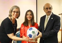 5th grade students of Janney Elementary School handover their token of appreciation to Ambassador Masood Khan. It is a football (Pakistan is famous for its footballs) with Pakistani flag and the students’ individual signature on it