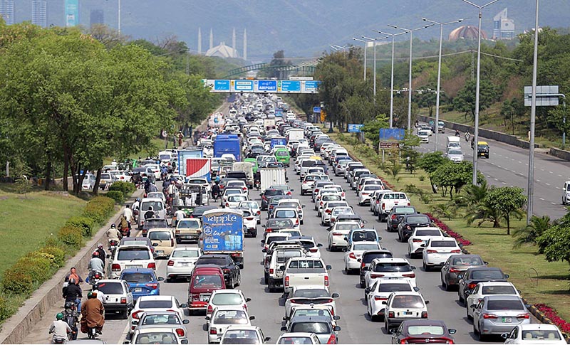 A massive traffic jam on Islamabad Expressway near Faizabad