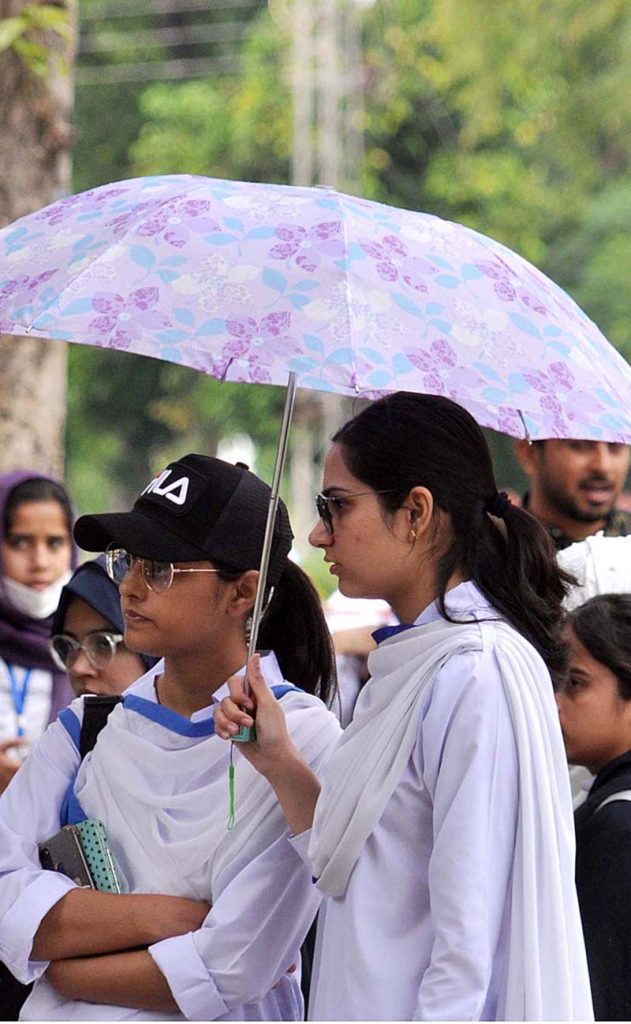 Students are participating in awareness walk for Thalassemia Day at University of Sargodha