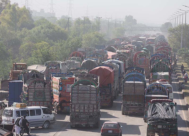 A massive traffic jam at the Islamabad Expressway near Faizabad