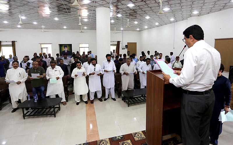 Returning officer Abdul Aziz Dhot taking Oath at Oath talking ceremony of newly Elected Union Committee Chairman, Vice Chairman and Consolers at Noor Muhammad High School