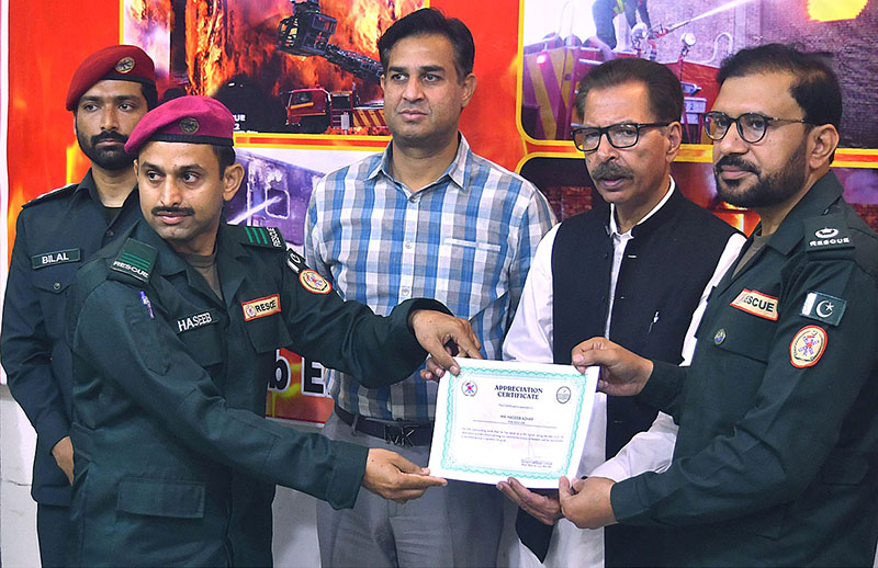 President Chamber of Commerce Mian Rashid Iqbal and Dr. Kaleem Ullah District Emergency Officer 1122 giving the best performance certificate to the Rescue officials at the Chamber of Commerce