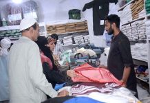 Hujjaj purchasing essential items for use during Hajj at Haji Camp
