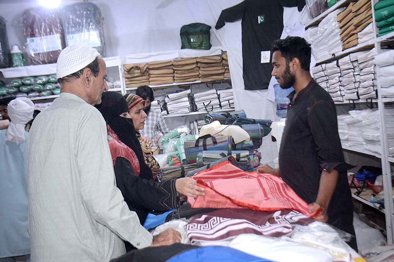 Hujjaj purchasing essential items for use during Hajj at Haji Camp