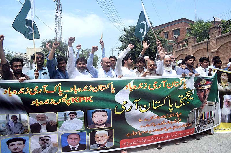 Peshawar Goods Carrier Association organizes rally in support of Armed Forces outside Press Club