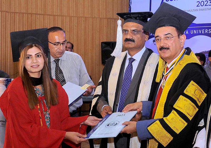 Vice Chancellor BZU Prof. Dr. Muhammad Ali awarding certificates among the position holder students during the 17th Convocation of the Bahauddin Zakariya University