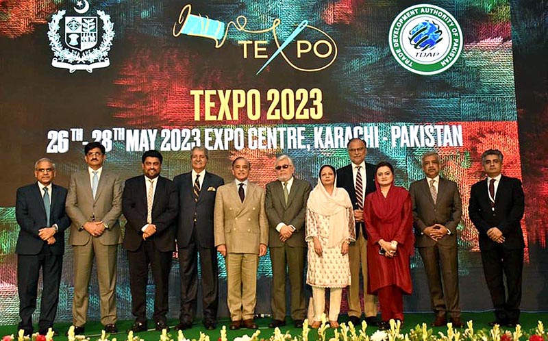 Prime Minister Muhammad Shehbaz Sharif in a group photo with Federal Ministers, Governor and Chief Minister Sindh and organizers of Textile Expo (TEXPO) 2023