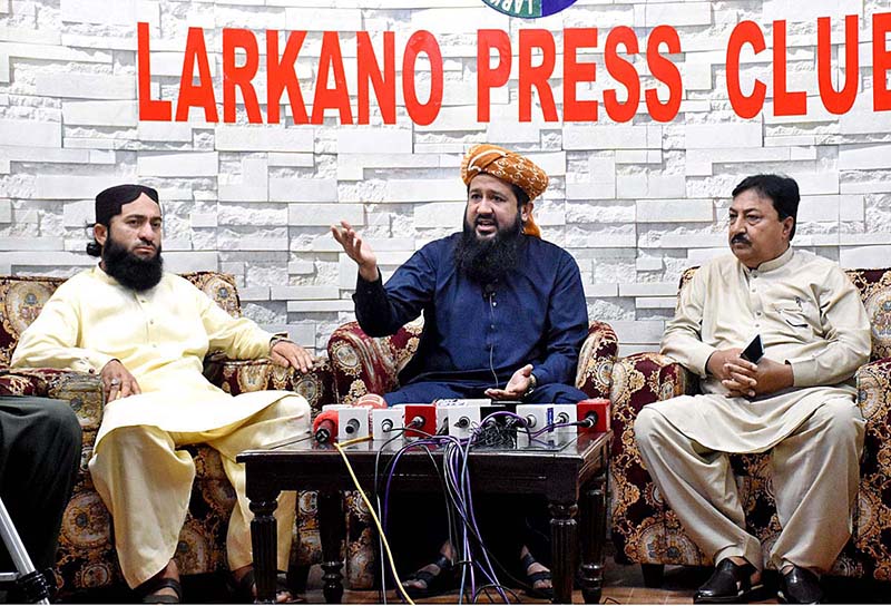 President PDM Sindh and Secretary General of Jamiat Ulema Islam Sindh Allama Rashid Mahmood Soomro addressing a press conference at Press Club