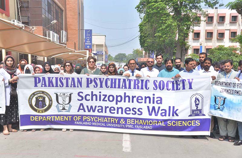 Prof. Dr Imtiaz Ahmad Dogar Psychiatry & Behavioral Sciences along with faculty members, doctors and paramedics are participating in Schizophrenia awareness walk at Department of Psychiatry& Behavioral Sciences Faisalabad Medical University (FMU)