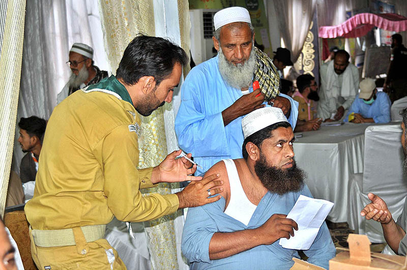 Hajj pilgrims are being vaccinated at Haji camp
