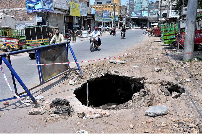 Damaged road creating hudal for smooth traffic flow and can cause of fatal accident at Hassan Parwana colony