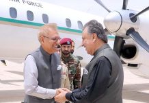 President Dr. Arif Alvi being welcomed by the Governor of Balochistan, Malik Abdul Wali Kakar upon his arrival at Airport