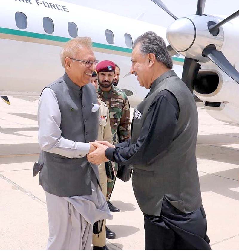 President Dr. Arif Alvi being welcomed by the Governor of Balochistan, Malik Abdul Wali Kakar upon his arrival at Airport