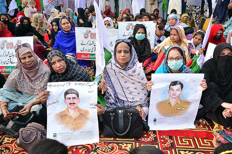 Workers of MQM Pakistan participating in a demonstration to show solidarity with Pakistan Army outside Press club