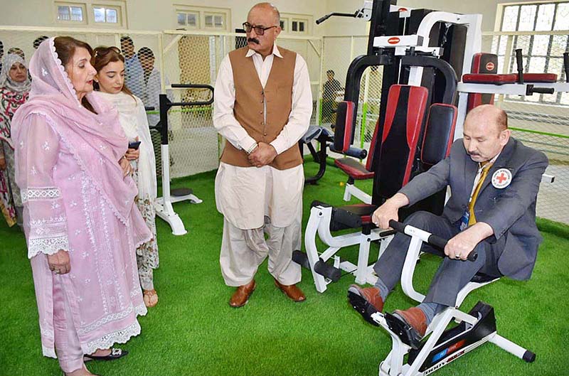 First Lady Begum Samina Alvi being appraised about the vocational training, rehabilitation and therapy facilities for persons with disabilities, at Balochistan Disabled Complex