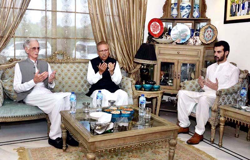 President Dr. Arif Alvi offering Fateha over the sad demise of the wife of Mr. Pervaiz Khattak, Former Federal Minister at his residence