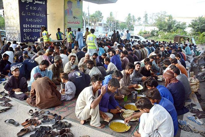 Alkhidmat providing free meal to deserving people at Muhammad Ali Society