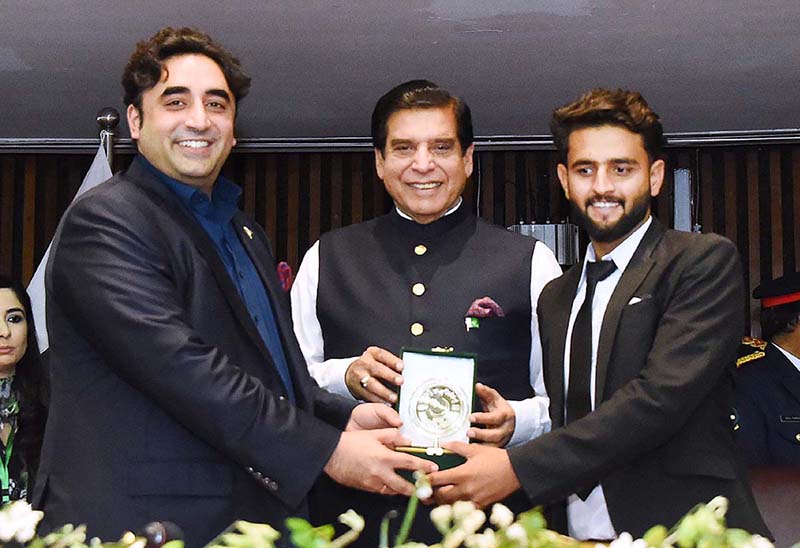 Speaker National Assembly Raja Pervez Ashraf along with Federal Minister of Foreign Affairs, Bilawal Bhutto Zardari distributing Prize amongst the Winners of Declamation contest held in-connection with Golden Jubilee Celebrations of the Constitution of Islamic Republic of Pakistan at Parliament House