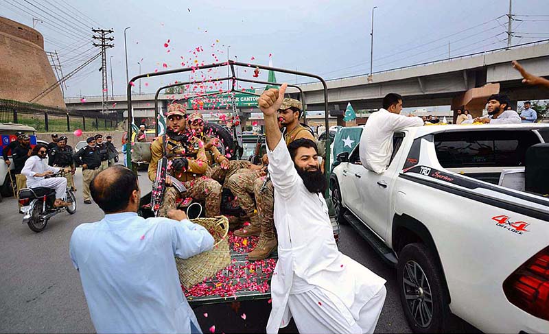 Civil Society showers rose petals on Pak Army Officials for solidarity rally in front of Balasaar Fort