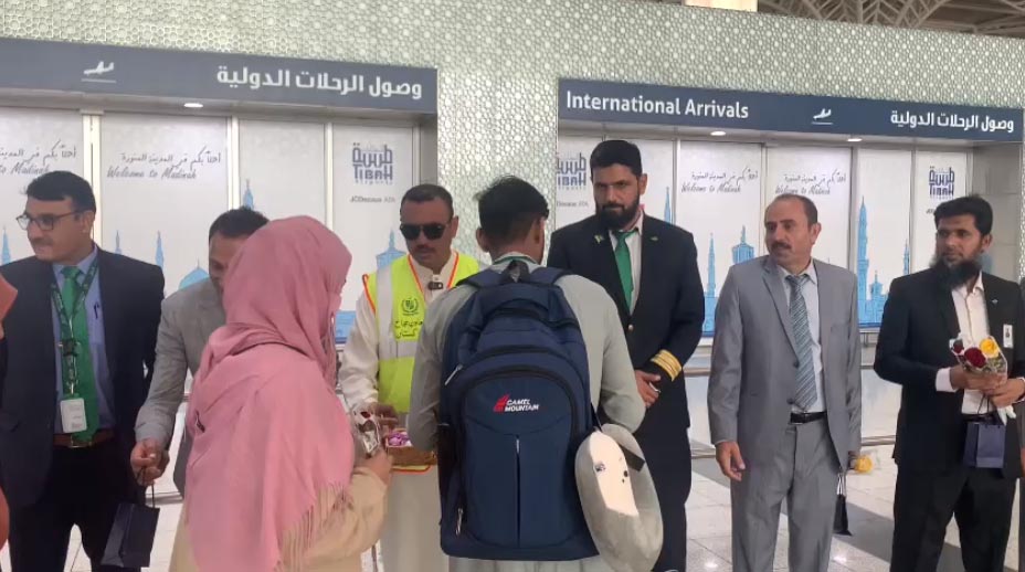 1st flight transporting 316 Pakistani pilgrims arrives in Madinah