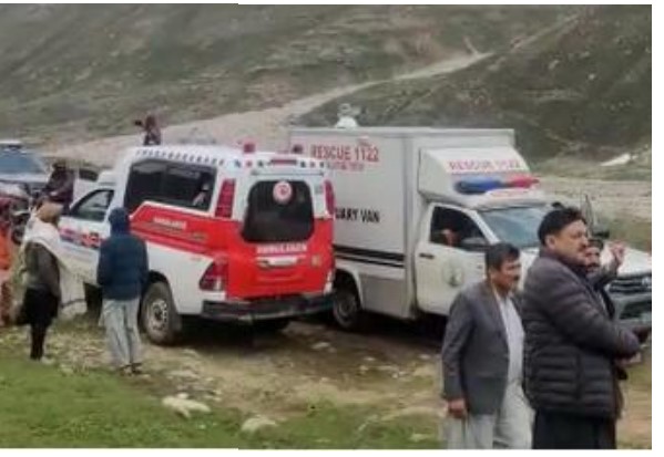 Tragedy strikes: snow avalanche claims 11 lives, leaves 13 Injured in Gilgit Baltistan