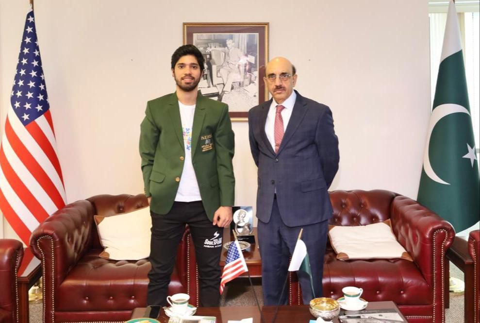 Junior champ Ahsan Ayaz Pakistan's new trailblazer in squash world: Masood Khan