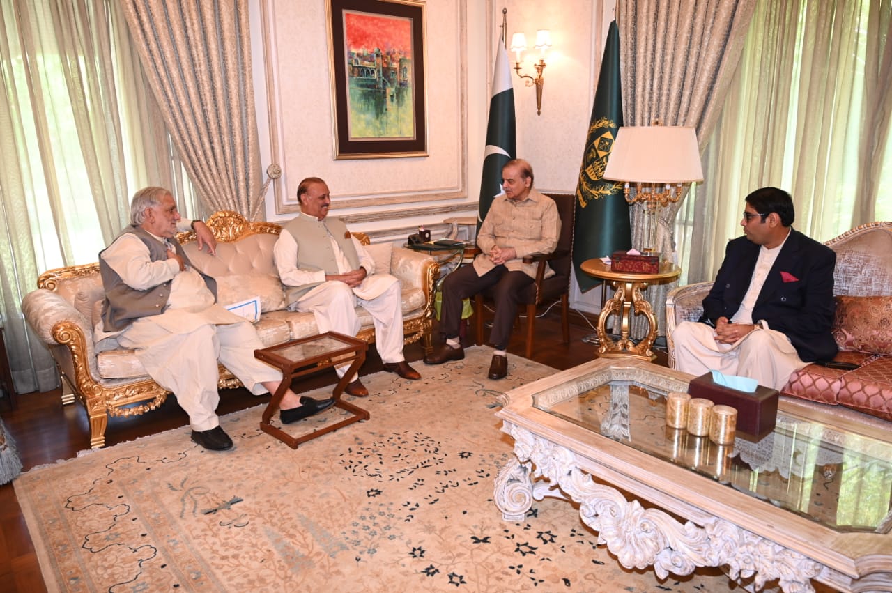 Opposition leader calls on PM 