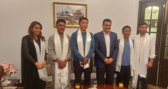 Nepal envoy honors Pakistani climbers for their recent successful ascent of Mount Everest