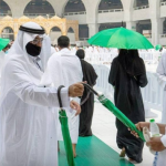 Presidency of two holy mosques distributes more than 10,000 umbrellas